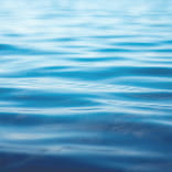 水になじむ 水をはじく